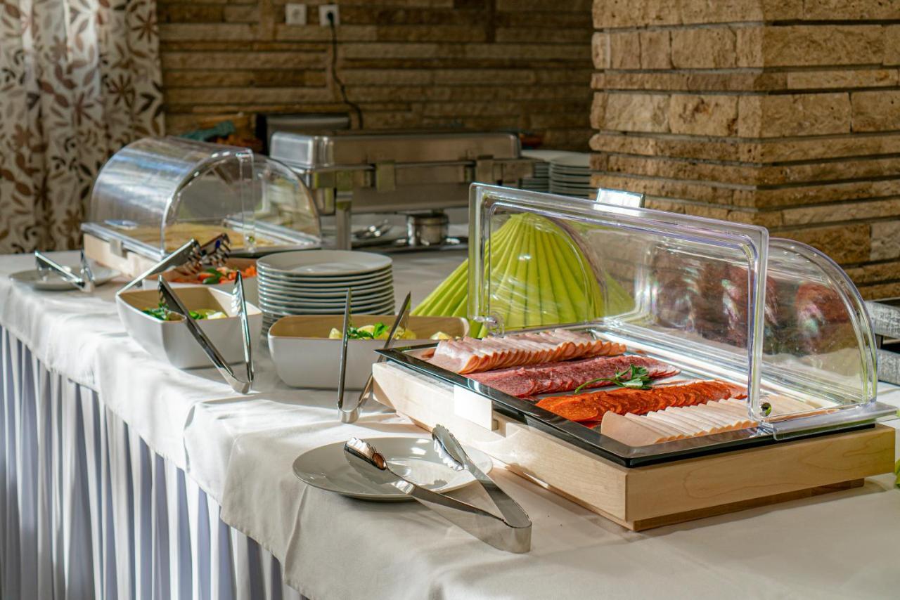 Ozoon Hotel Nyíregyháza エクステリア 写真