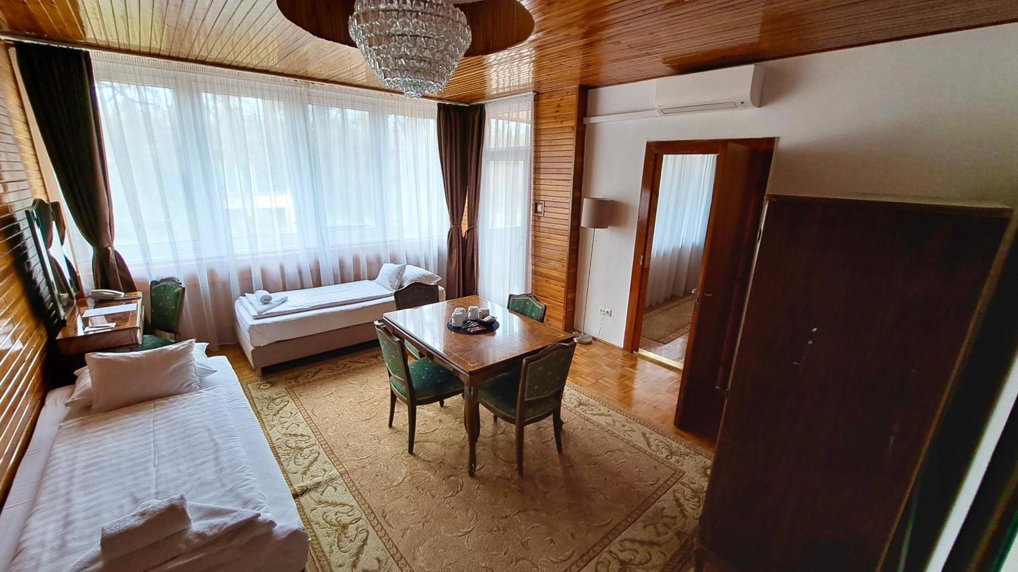 Ozoon Hotel Nyíregyháza エクステリア 写真