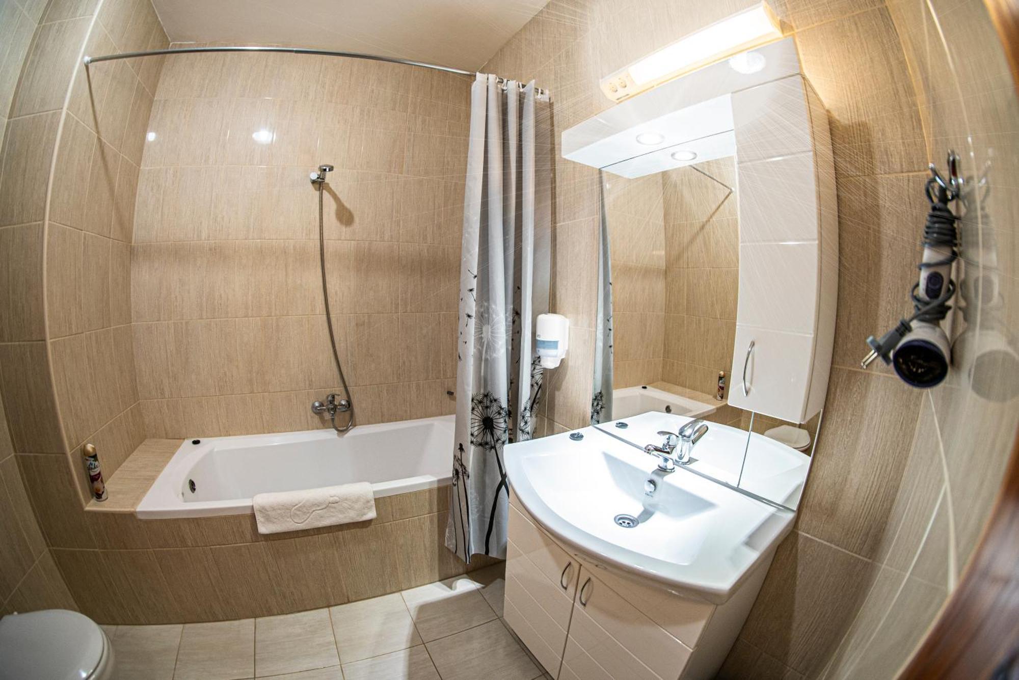 Ozoon Hotel Nyíregyháza エクステリア 写真